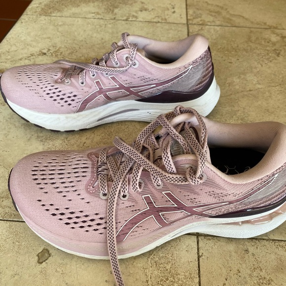 Asics Gel Kayano 28 Light Pink Running Shoes - Picture 8 of 10